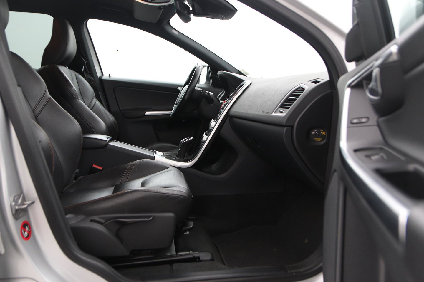 Volvo XC60 2.4 D5 Summum | ACC | Camera | BLIS | Trekhaak | Standkachel | Getint Glas