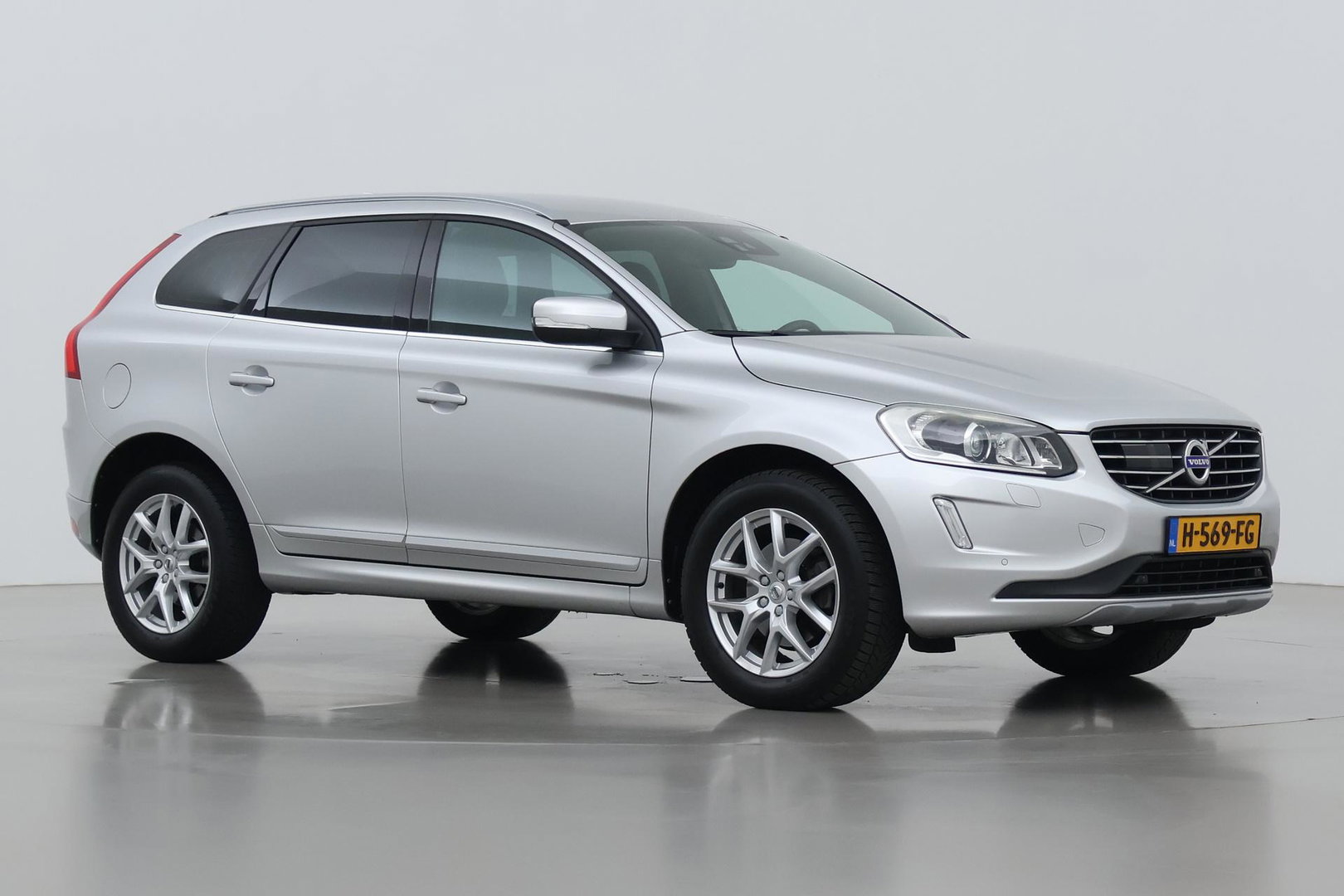 Volvo XC60 2.4 D5 Summum | ACC | Camera | BLIS | Trekhaak | Standkachel | Getint Glas