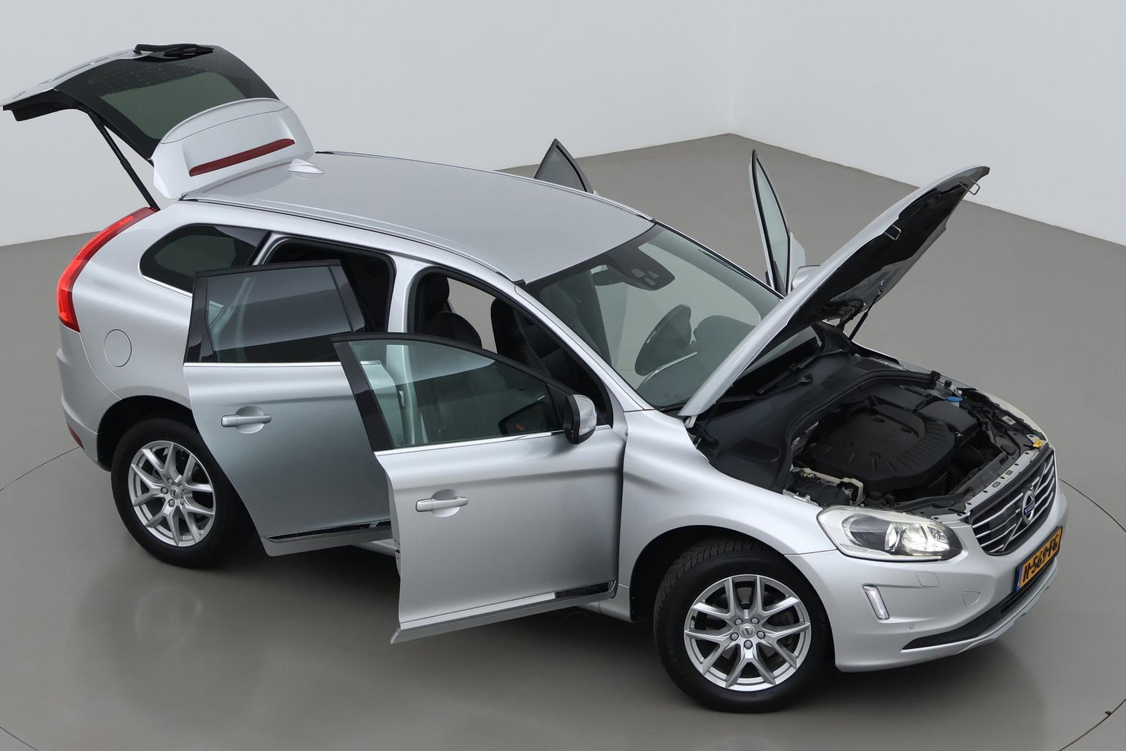 Volvo XC60 2.4 D5 Summum | ACC | Camera | BLIS | Trekhaak | Standkachel | Getint Glas
