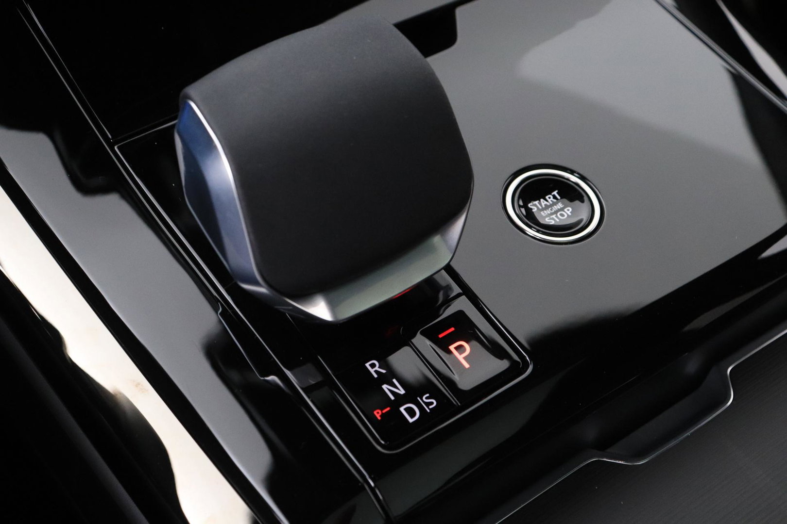 Land Rover Range Rover Sport 3.0 P550e Autobiography PHEV | Black Pack | Massage | Meridian Surround | Koelbox | ClearSight | Trekhaak | 23 Inch
