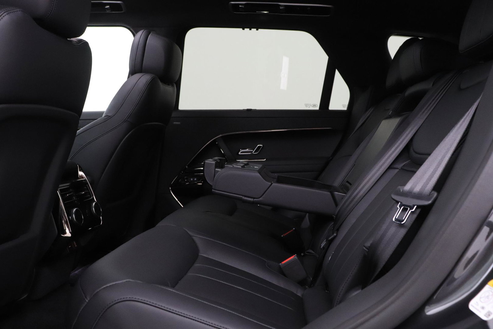 Land Rover Range Rover Sport 3.0 P550e Autobiography PHEV | Black Pack | Massage | Meridian Surround | Koelbox | ClearSight | Trekhaak | 23 Inch
