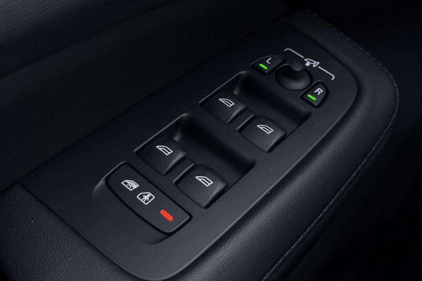 Volvo V60 T8 Plug-in hybrid Plus Bright | ACC | Panoramadak | Harman/Kardon | 360° Camera | Head-Up | BLIS | Stoel+Stuurverwarming
