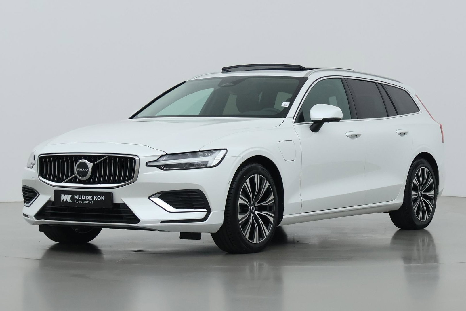 Volvo V60 T8 Plug-in hybrid Plus Bright | ACC | Panoramadak | Harman/Kardon | 360° Camera | Head-Up | BLIS | Stoel+Stuurverwarming