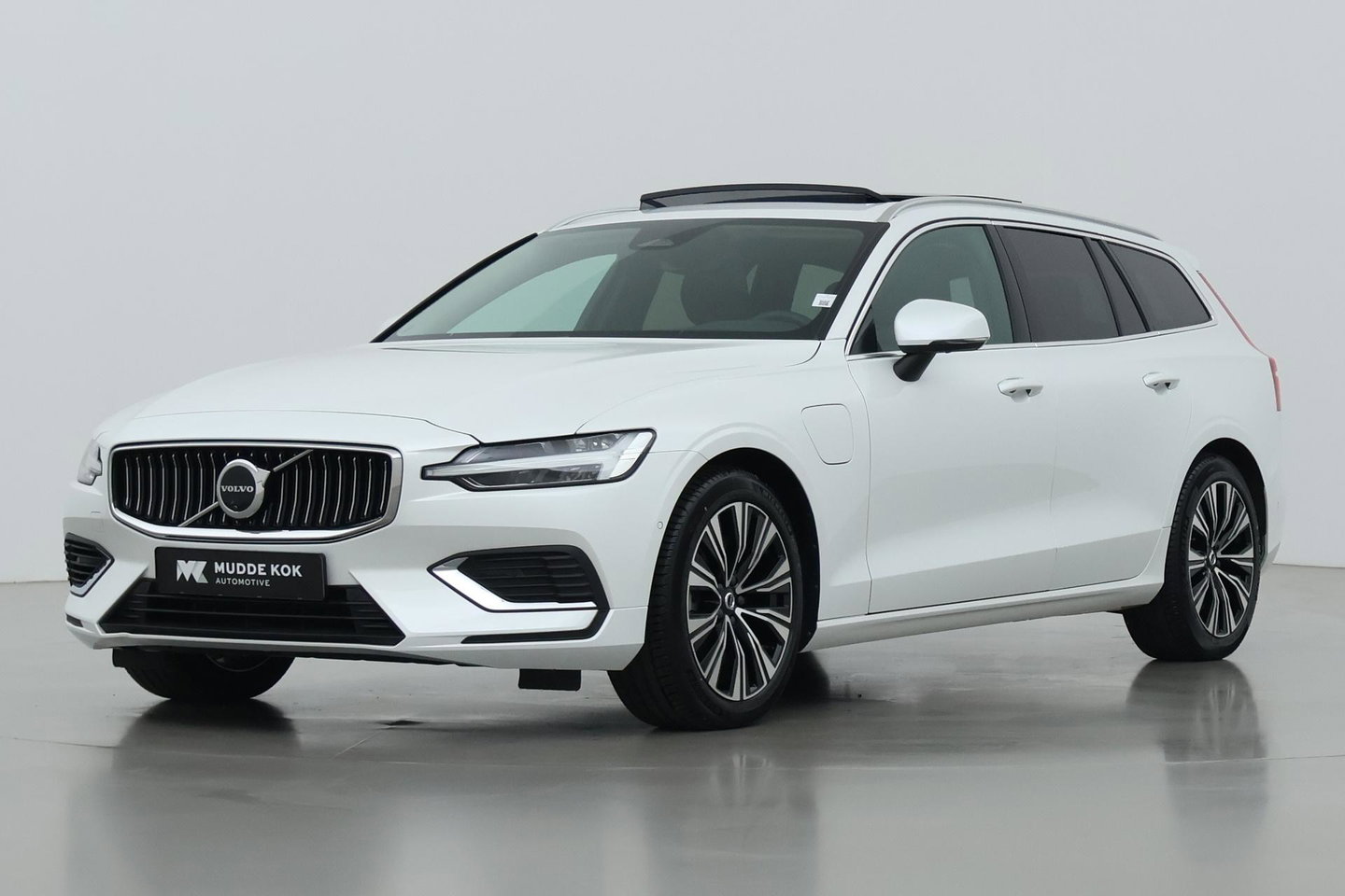 Volvo V60 T8 Plug-in hybrid Plus Bright | ACC | Panoramadak | Harman/Kardon | 360° Camera | Head-Up | BLIS | Stoel+Stuurverwarming