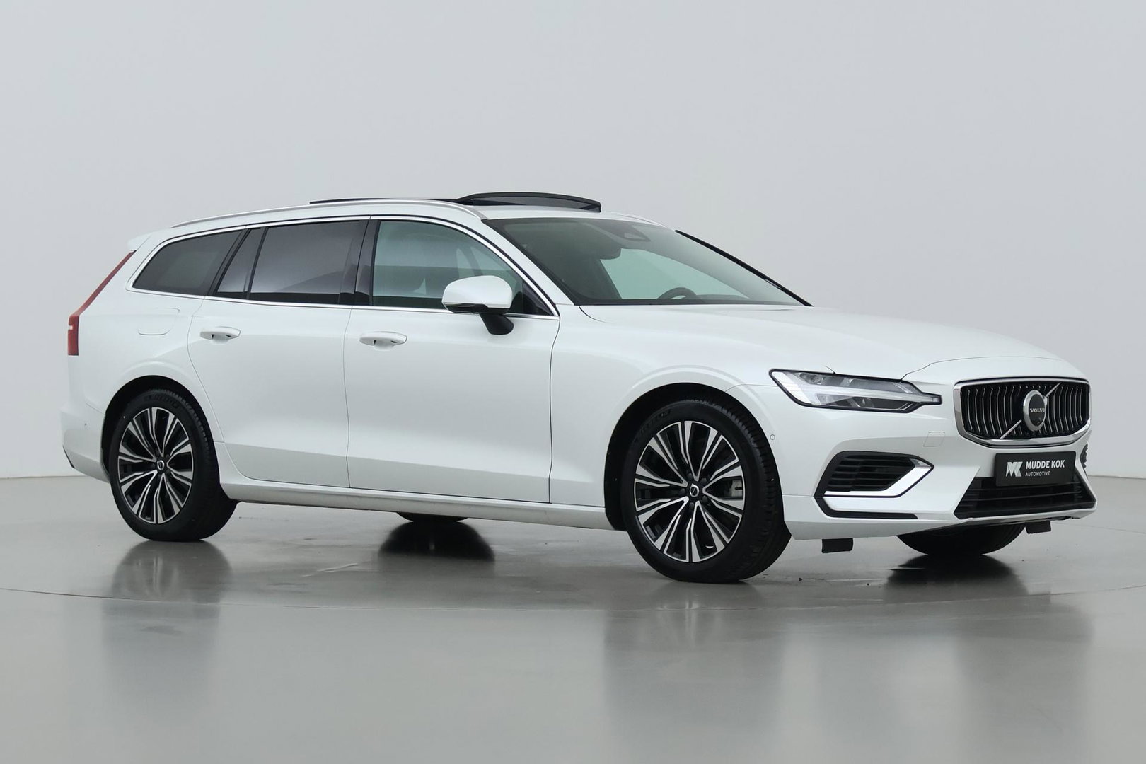 Volvo V60 T8 Plug-in hybrid Plus Bright | ACC | Panoramadak | Harman/Kardon | 360° Camera | Head-Up | BLIS | Stoel+Stuurverwarming