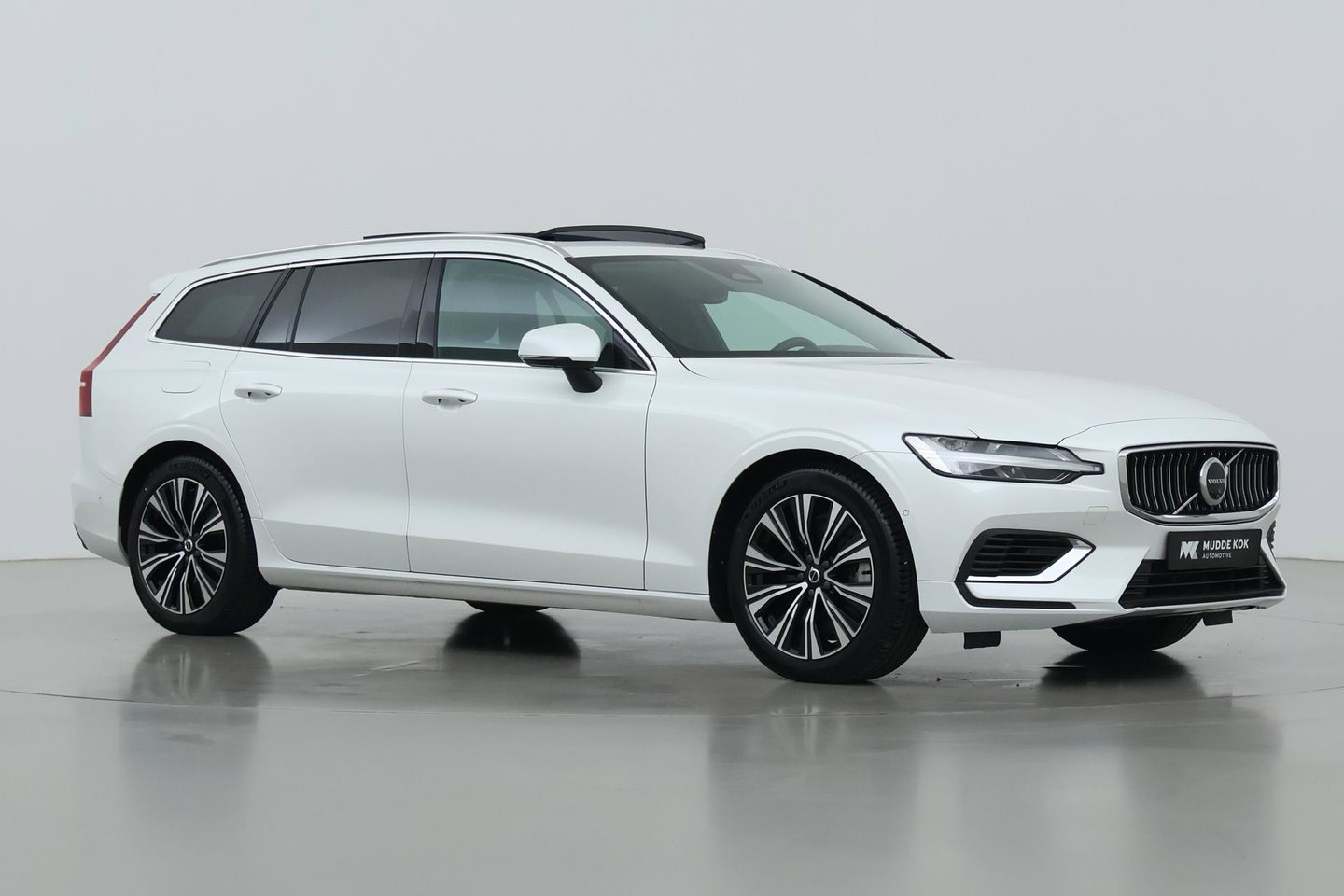Volvo V60 T8 Plug-in hybrid Plus Bright | ACC | Panoramadak | Harman/Kardon | 360° Camera | Head-Up | BLIS | Stoel+Stuurverwarming