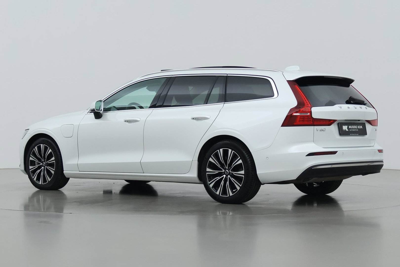 Volvo V60 T8 Plug-in hybrid Plus Bright | ACC | Panoramadak | Harman/Kardon | 360° Camera | Head-Up | BLIS | Stoel+Stuurverwarming