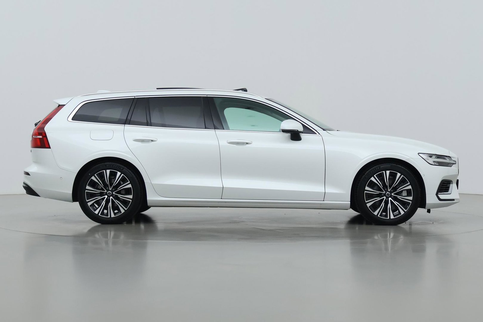 Volvo V60 T8 Plug-in hybrid Plus Bright | ACC | Panoramadak | Harman/Kardon | 360° Camera | Head-Up | BLIS | Stoel+Stuurverwarming