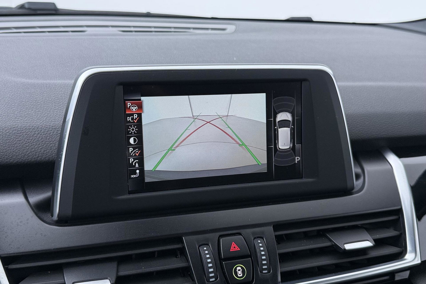 BMW 2 Serie Active Tourer 225i xDrive High Executive | Leder | Stoelverwarming | Camera | PDC V+A