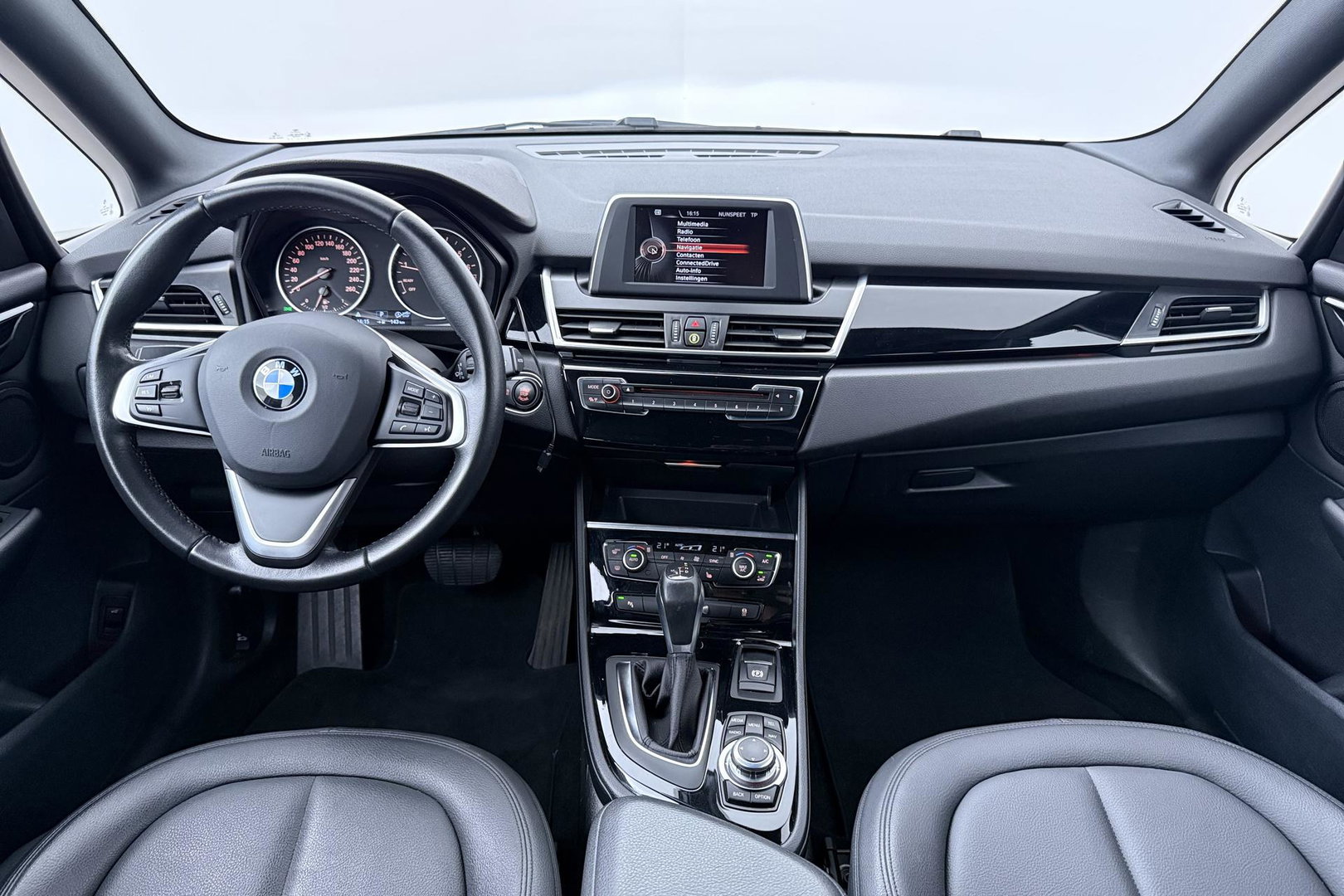 BMW 2 Serie Active Tourer 225i xDrive High Executive | Leder | Stoelverwarming | Camera | PDC V+A