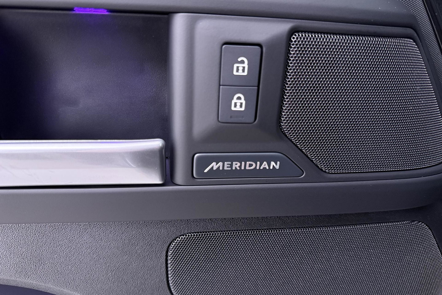 Land Rover Defender 2.0 P300e 110 X-Dynamic SE | FACELIFT | ACC | Panoramadak | ClearSight | Stoel+Stuurverwarming | Trekhaak