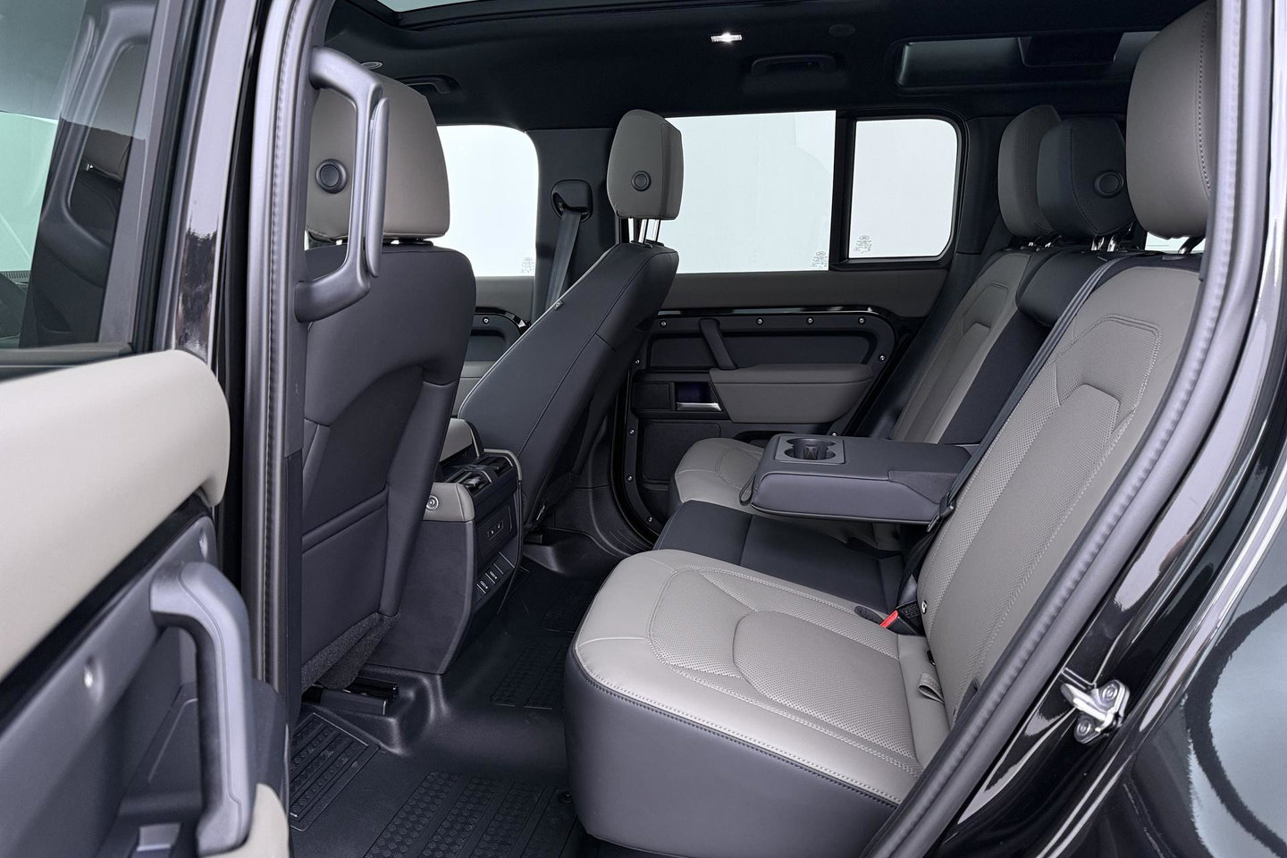 Land Rover Defender 2.0 P300e 110 X-Dynamic SE | FACELIFT | ACC | Panoramadak | ClearSight | Stoel+Stuurverwarming | Trekhaak