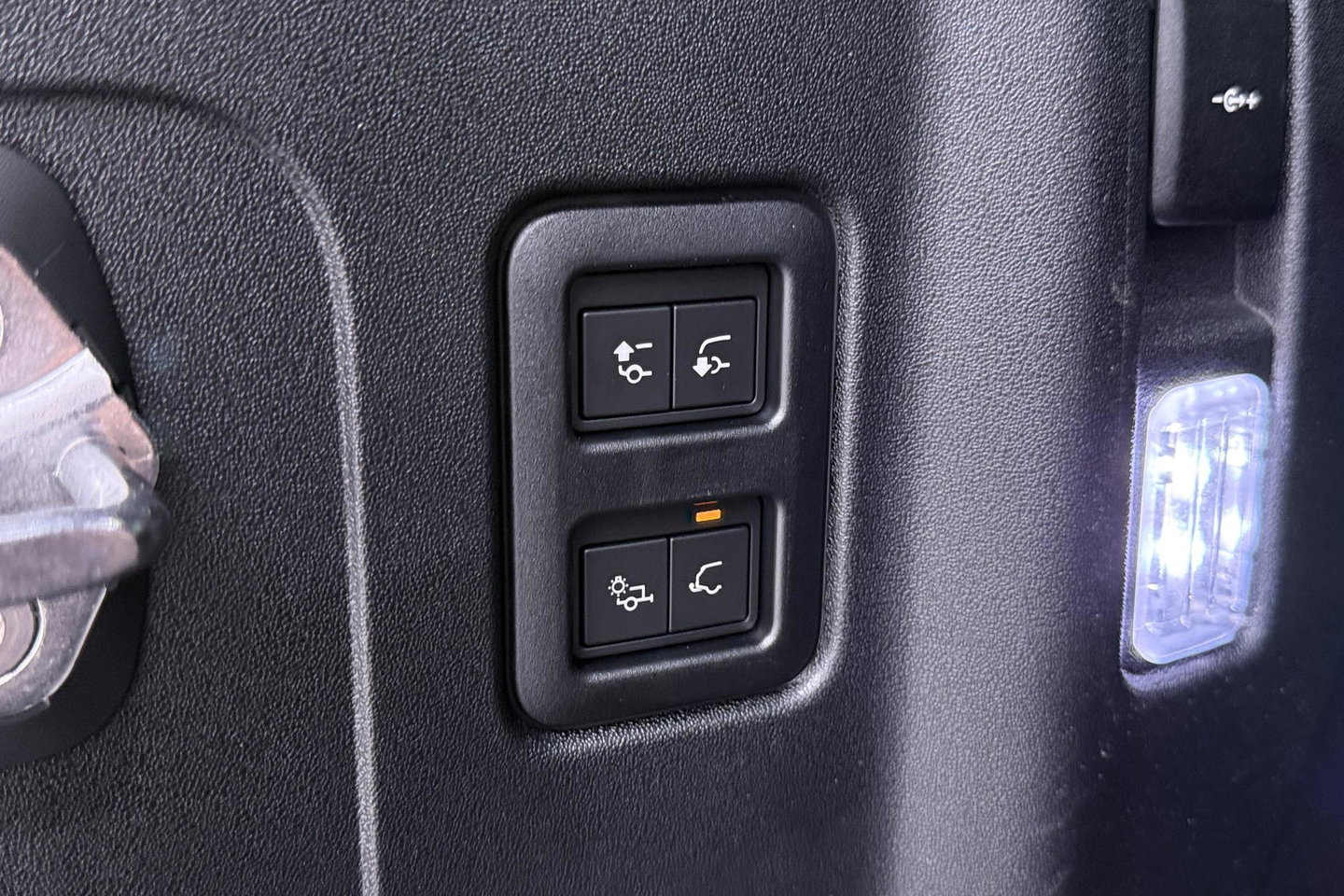 Land Rover Defender 2.0 P300e 110 X-Dynamic SE | FACELIFT | ACC | Panoramadak | ClearSight | Stoel+Stuurverwarming | Trekhaak