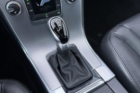 Volvo XC60 T5 Polar+ | Panoramadak | Trekhaak | Camera | Parkeerverwarming | Elektrische Stoelen | Stoelverwarming | Xenon | PDC Voor+Achter