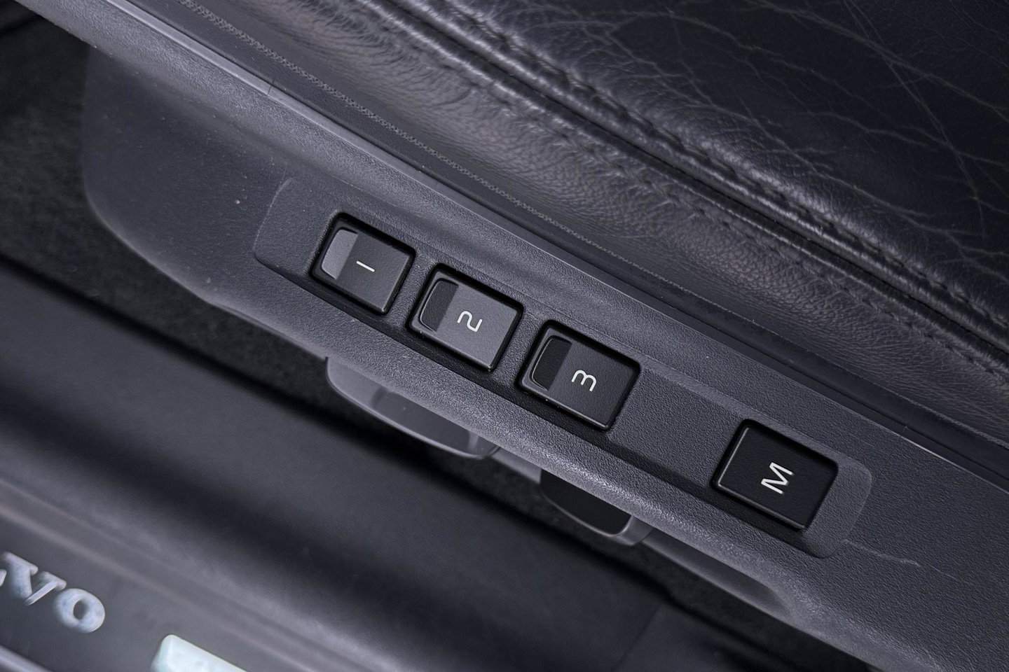 Volvo XC60 T5 Polar+ | Panoramadak | Trekhaak | Camera | Parkeerverwarming | Elektrische Stoelen | Stoelverwarming | Xenon | PDC Voor+Achter