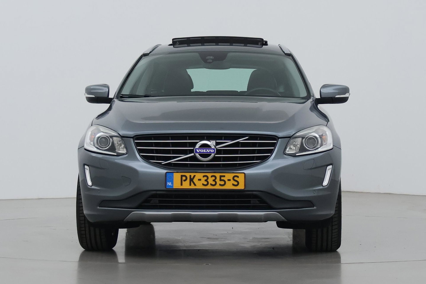 Volvo XC60 T5 Polar+ | Panoramadak | Trekhaak | Camera | Parkeerverwarming | Elektrische Stoelen | Stoelverwarming | Xenon | PDC Voor+Achter