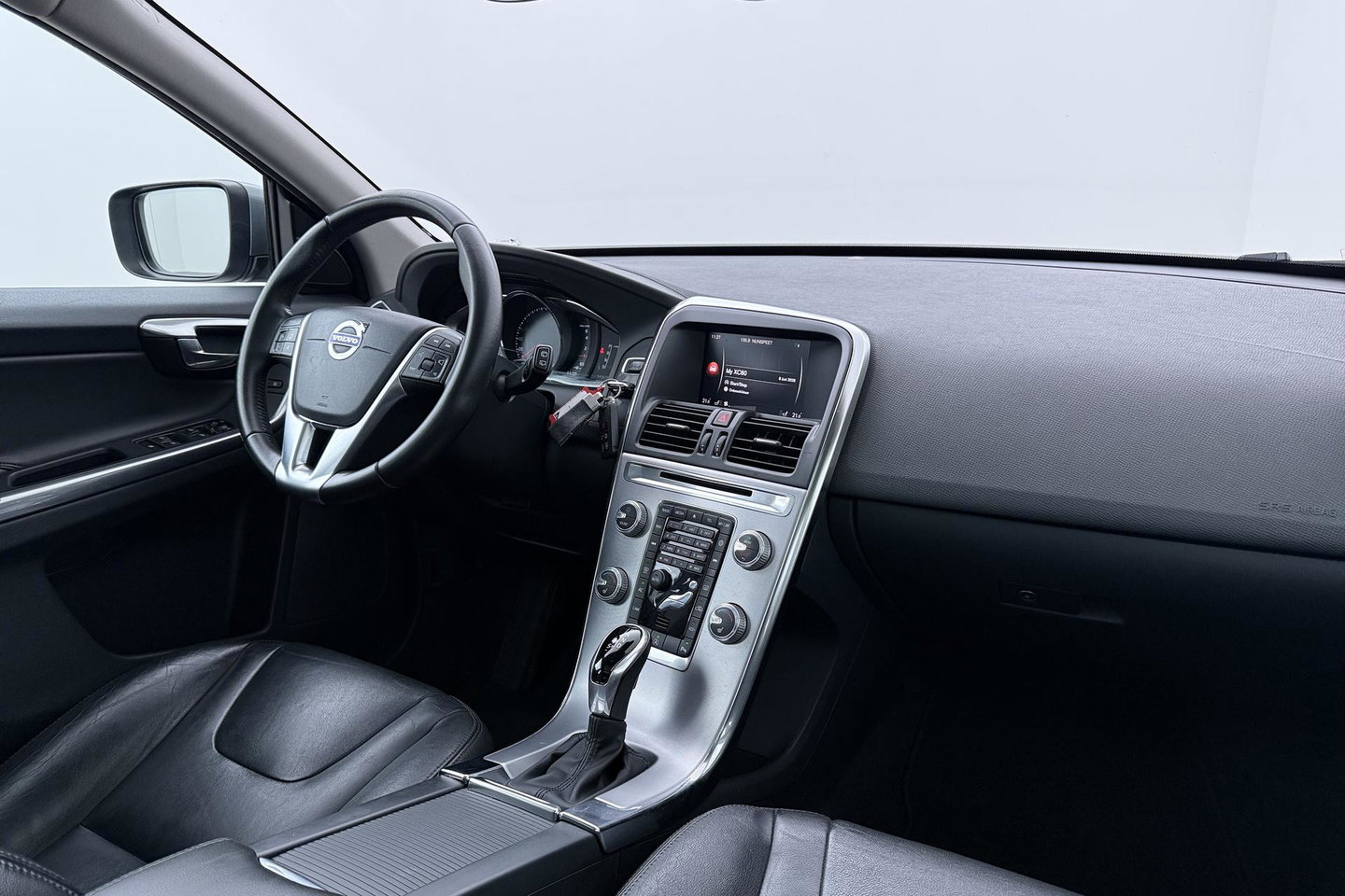 Volvo XC60 T5 Polar+ | Panoramadak | Trekhaak | Camera | Parkeerverwarming | Elektrische Stoelen | Stoelverwarming | Xenon | PDC Voor+Achter
