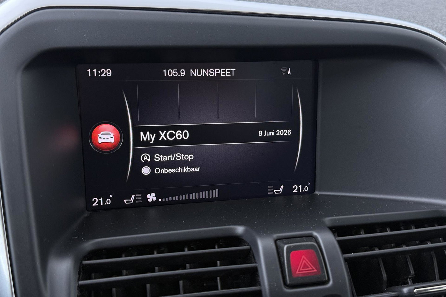 Volvo XC60 T5 Polar+ | Panoramadak | Trekhaak | Camera | Parkeerverwarming | Elektrische Stoelen | Stoelverwarming | Xenon | PDC Voor+Achter
