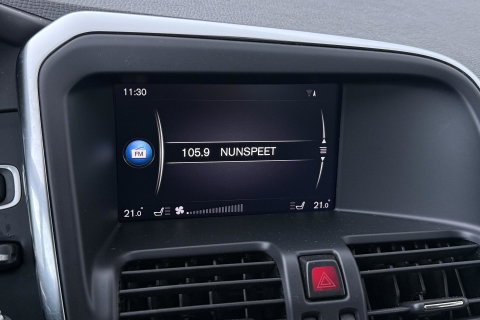 Volvo XC60 T5 Polar+ | Panoramadak | Trekhaak | Camera | Parkeerverwarming | Elektrische Stoelen | Stoelverwarming | Xenon | PDC Voor+Achter