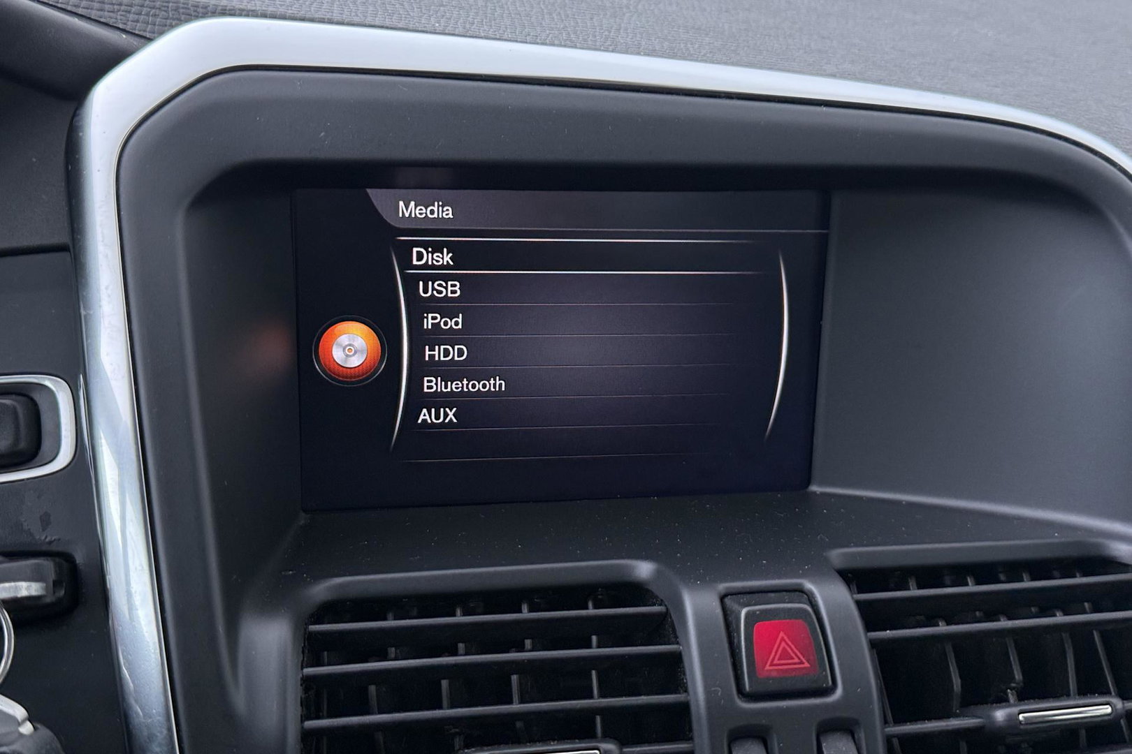 Volvo XC60 T5 Polar+ | Panoramadak | Trekhaak | Camera | Parkeerverwarming | Elektrische Stoelen | Stoelverwarming | Xenon | PDC Voor+Achter