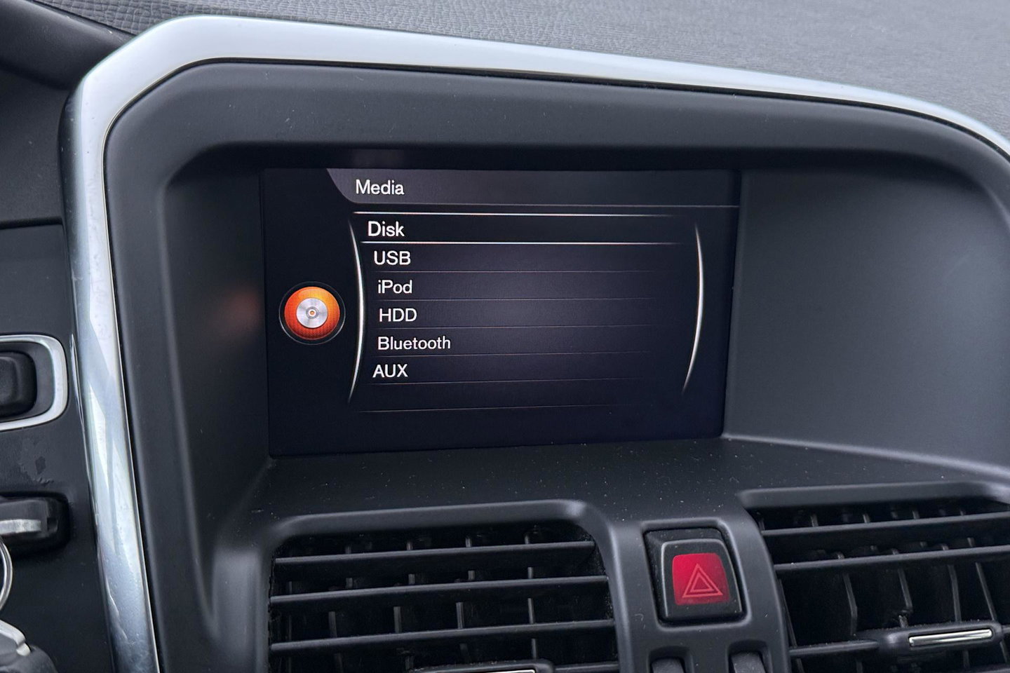 Volvo XC60 T5 Polar+ | Panoramadak | Trekhaak | Camera | Parkeerverwarming | Elektrische Stoelen | Stoelverwarming | Xenon | PDC Voor+Achter