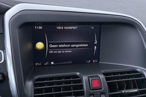 Volvo XC60 T5 Polar+ | Panoramadak | Trekhaak | Camera | Parkeerverwarming | Elektrische Stoelen | Stoelverwarming | Xenon | PDC Voor+Achter