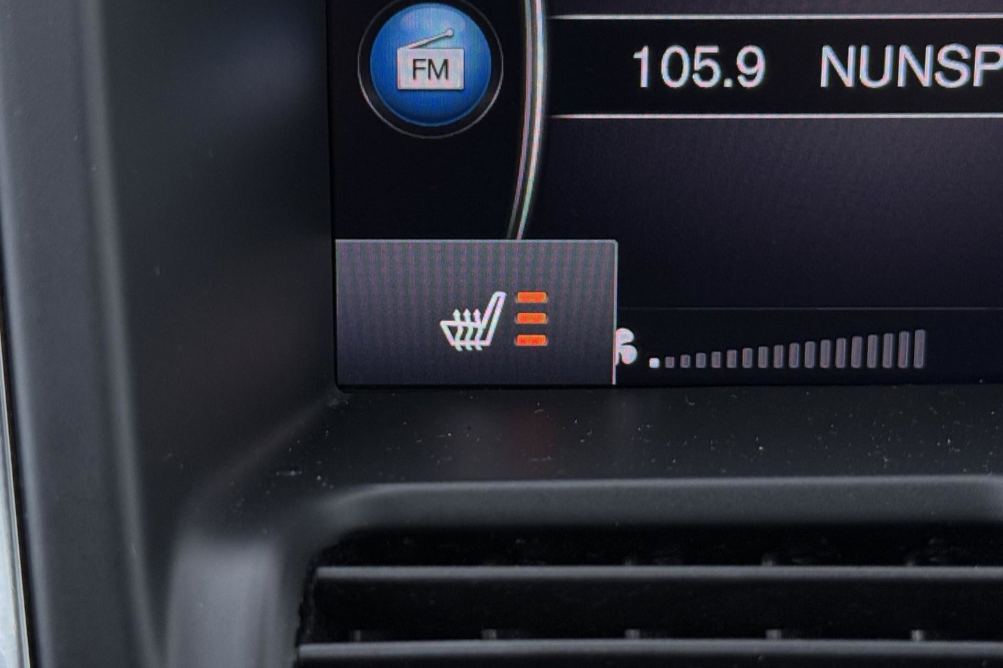 Volvo XC60 T5 Polar+ | Panoramadak | Trekhaak | Camera | Parkeerverwarming | Elektrische Stoelen | Stoelverwarming | Xenon | PDC Voor+Achter