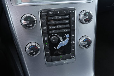 Volvo XC60 T5 Polar+ | Panoramadak | Trekhaak | Camera | Parkeerverwarming | Elektrische Stoelen | Stoelverwarming | Xenon | PDC Voor+Achter