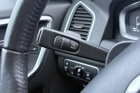 Volvo XC60 T5 Polar+ | Panoramadak | Trekhaak | Camera | Parkeerverwarming | Elektrische Stoelen | Stoelverwarming | Xenon | PDC Voor+Achter