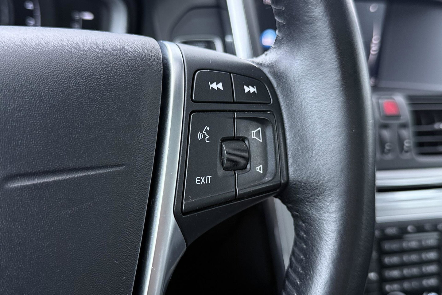 Volvo XC60 T5 Polar+ | Panoramadak | Trekhaak | Camera | Parkeerverwarming | Elektrische Stoelen | Stoelverwarming | Xenon | PDC Voor+Achter