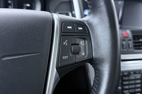 Volvo XC60 T5 Polar+ | Panoramadak | Trekhaak | Camera | Parkeerverwarming | Elektrische Stoelen | Stoelverwarming | Xenon | PDC Voor+Achter