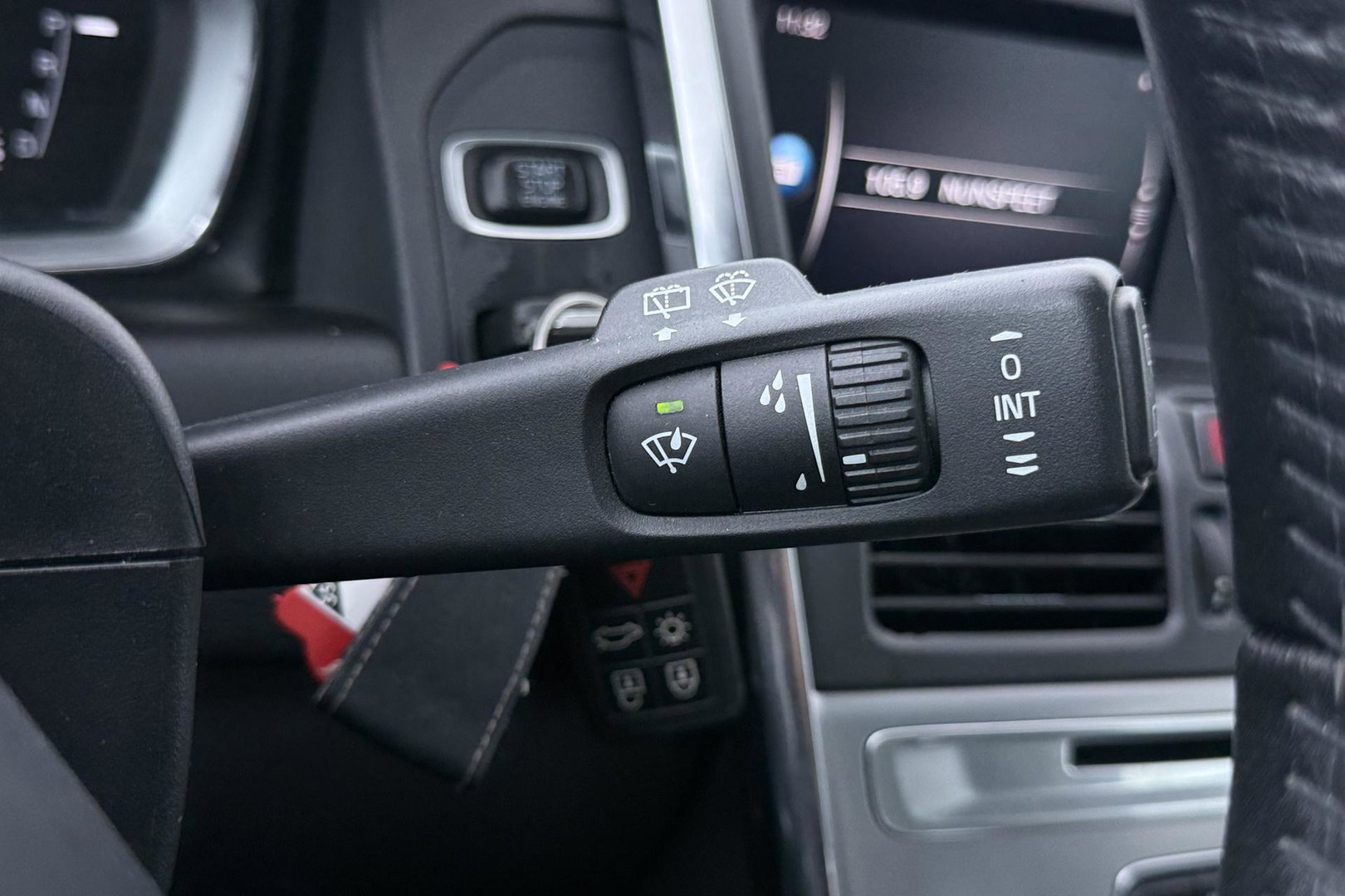 Volvo XC60 T5 Polar+ | Panoramadak | Trekhaak | Camera | Parkeerverwarming | Elektrische Stoelen | Stoelverwarming | Xenon | PDC Voor+Achter