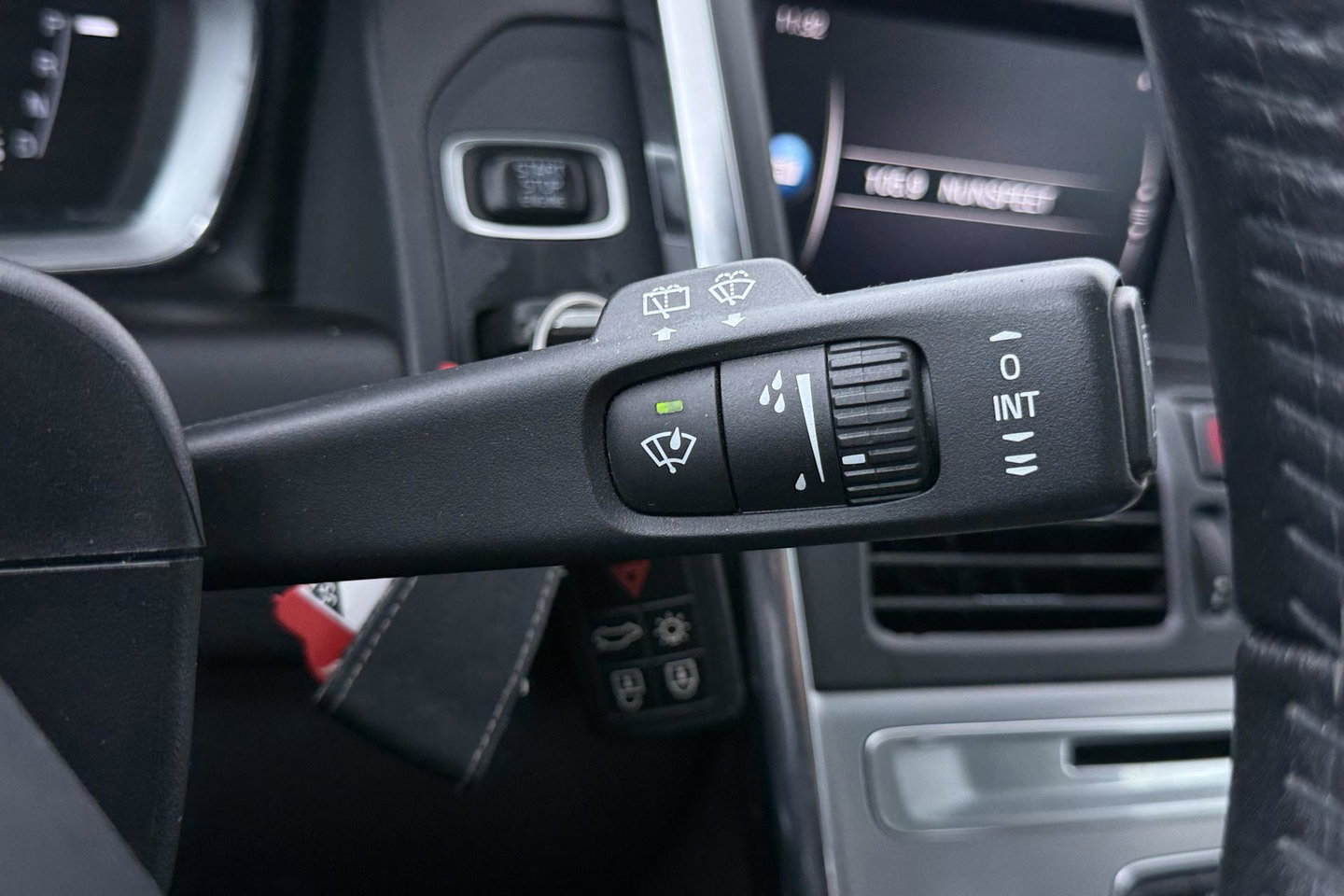Volvo XC60 T5 Polar+ | Panoramadak | Trekhaak | Camera | Parkeerverwarming | Elektrische Stoelen | Stoelverwarming | Xenon | PDC Voor+Achter