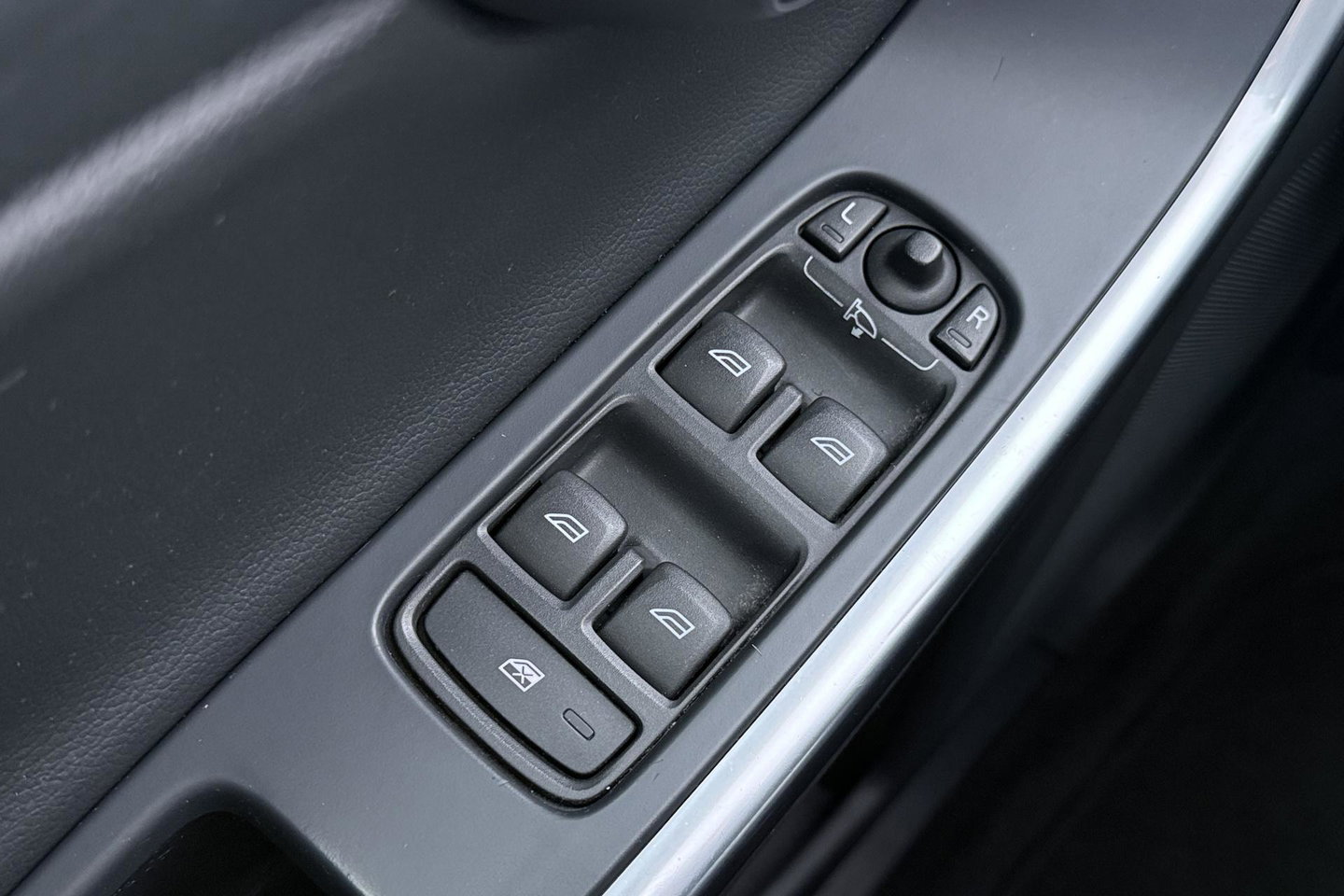 Volvo XC60 T5 Polar+ | Panoramadak | Trekhaak | Camera | Parkeerverwarming | Elektrische Stoelen | Stoelverwarming | Xenon | PDC Voor+Achter