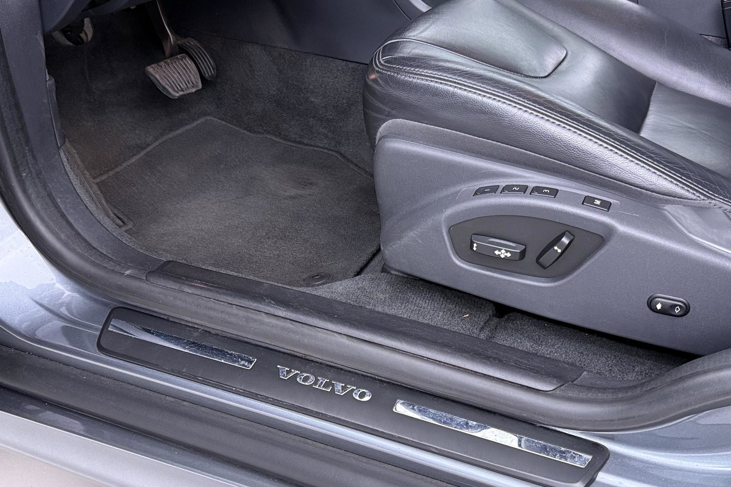 Volvo XC60 T5 Polar+ | Panoramadak | Trekhaak | Camera | Parkeerverwarming | Elektrische Stoelen | Stoelverwarming | Xenon | PDC Voor+Achter