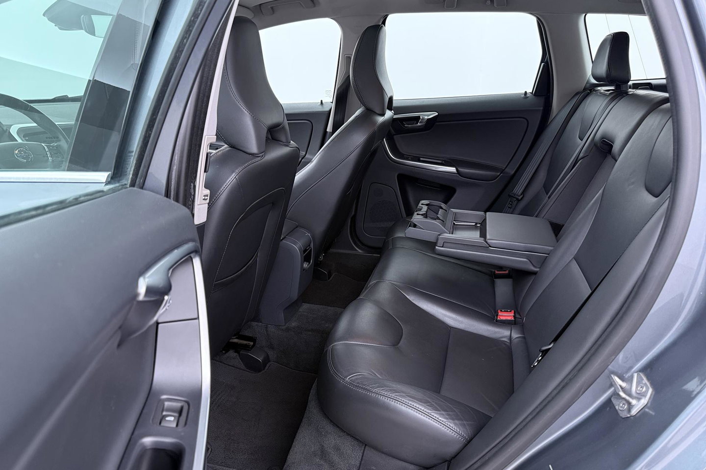 Volvo XC60 T5 Polar+ | Panoramadak | Trekhaak | Camera | Parkeerverwarming | Elektrische Stoelen | Stoelverwarming | Xenon | PDC Voor+Achter