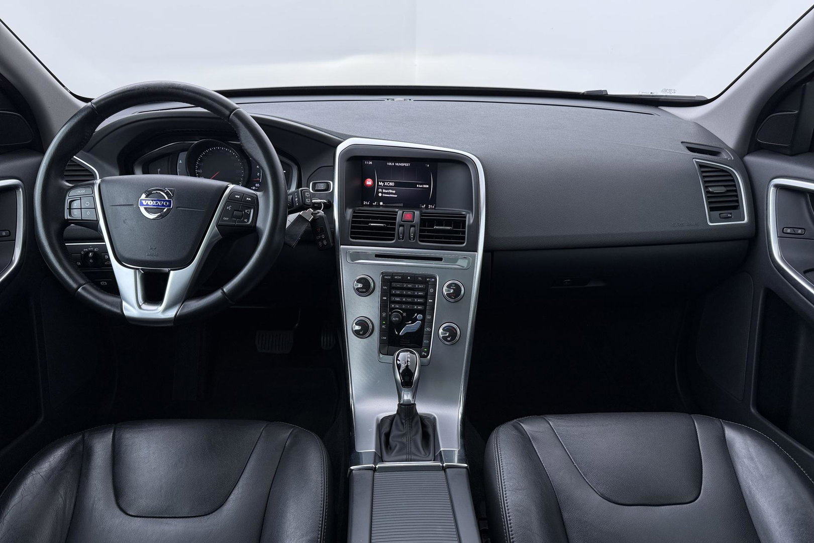 Volvo XC60 T5 Polar+ | Panoramadak | Trekhaak | Camera | Parkeerverwarming | Elektrische Stoelen | Stoelverwarming | Xenon | PDC Voor+Achter