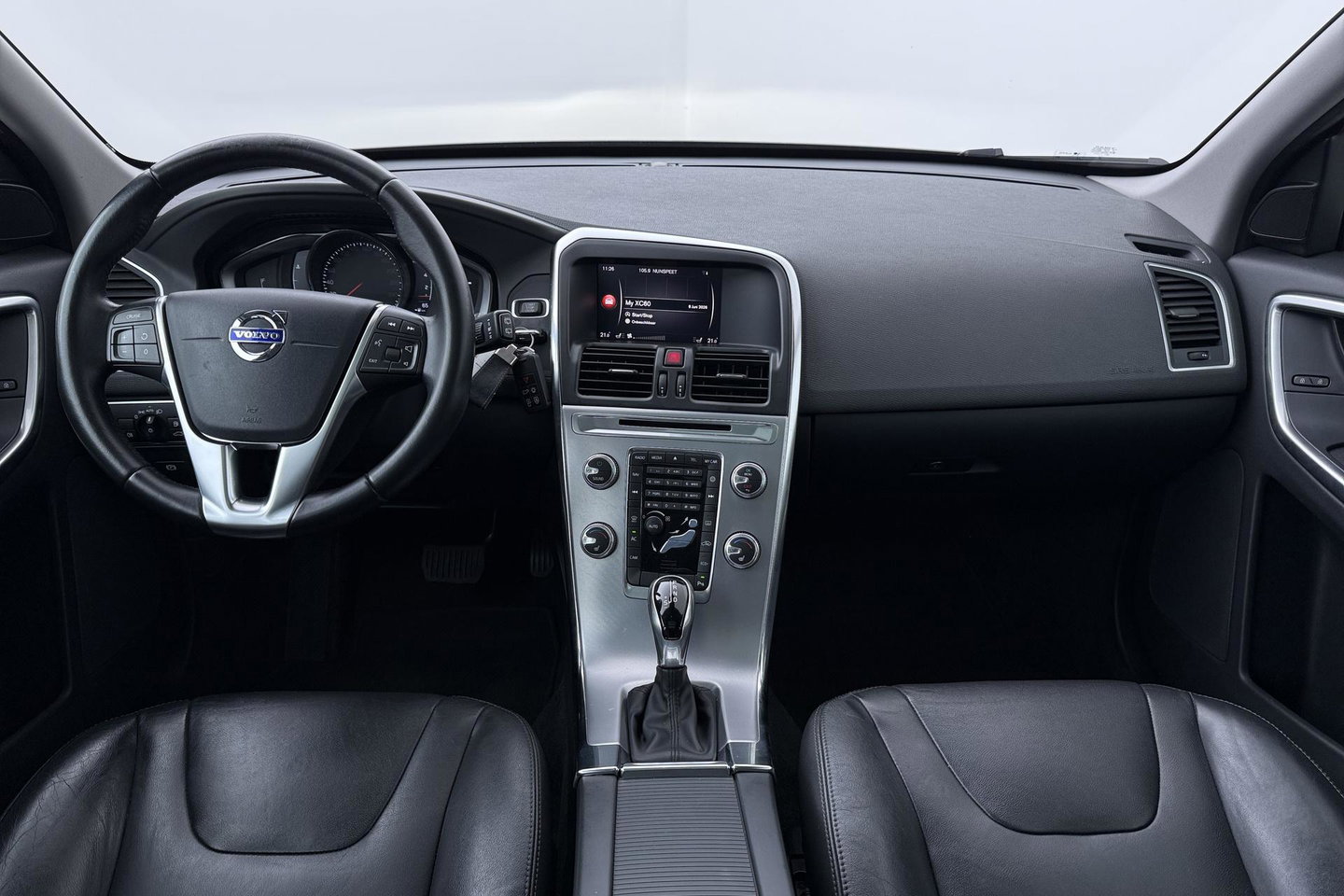 Volvo XC60 T5 Polar+ | Panoramadak | Trekhaak | Camera | Parkeerverwarming | Elektrische Stoelen | Stoelverwarming | Xenon | PDC Voor+Achter