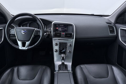 Volvo XC60 T5 Polar+ | Panoramadak | Trekhaak | Camera | Parkeerverwarming | Elektrische Stoelen | Stoelverwarming | Xenon | PDC Voor+Achter