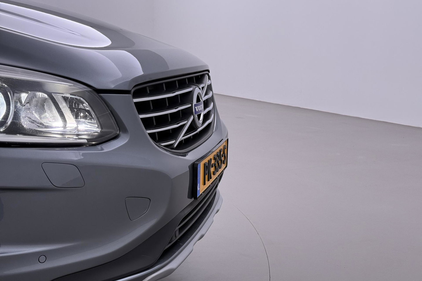 Volvo XC60 T5 Polar+ | Panoramadak | Trekhaak | Camera | Parkeerverwarming | Elektrische Stoelen | Stoelverwarming | Xenon | PDC Voor+Achter