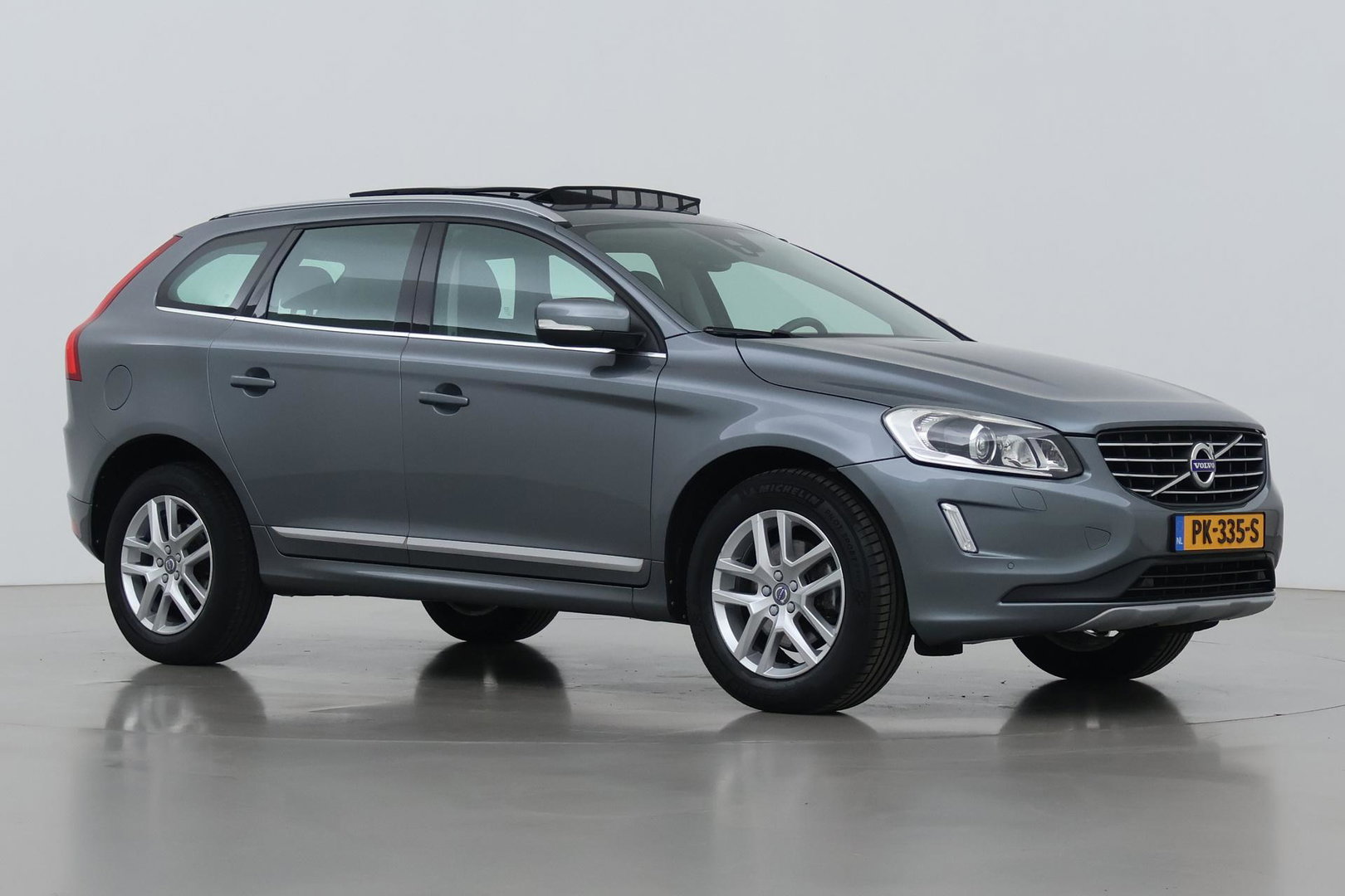 Volvo XC60 T5 Polar+ | Panoramadak | Trekhaak | Camera | Parkeerverwarming | Elektrische Stoelen | Stoelverwarming | Xenon | PDC Voor+Achter