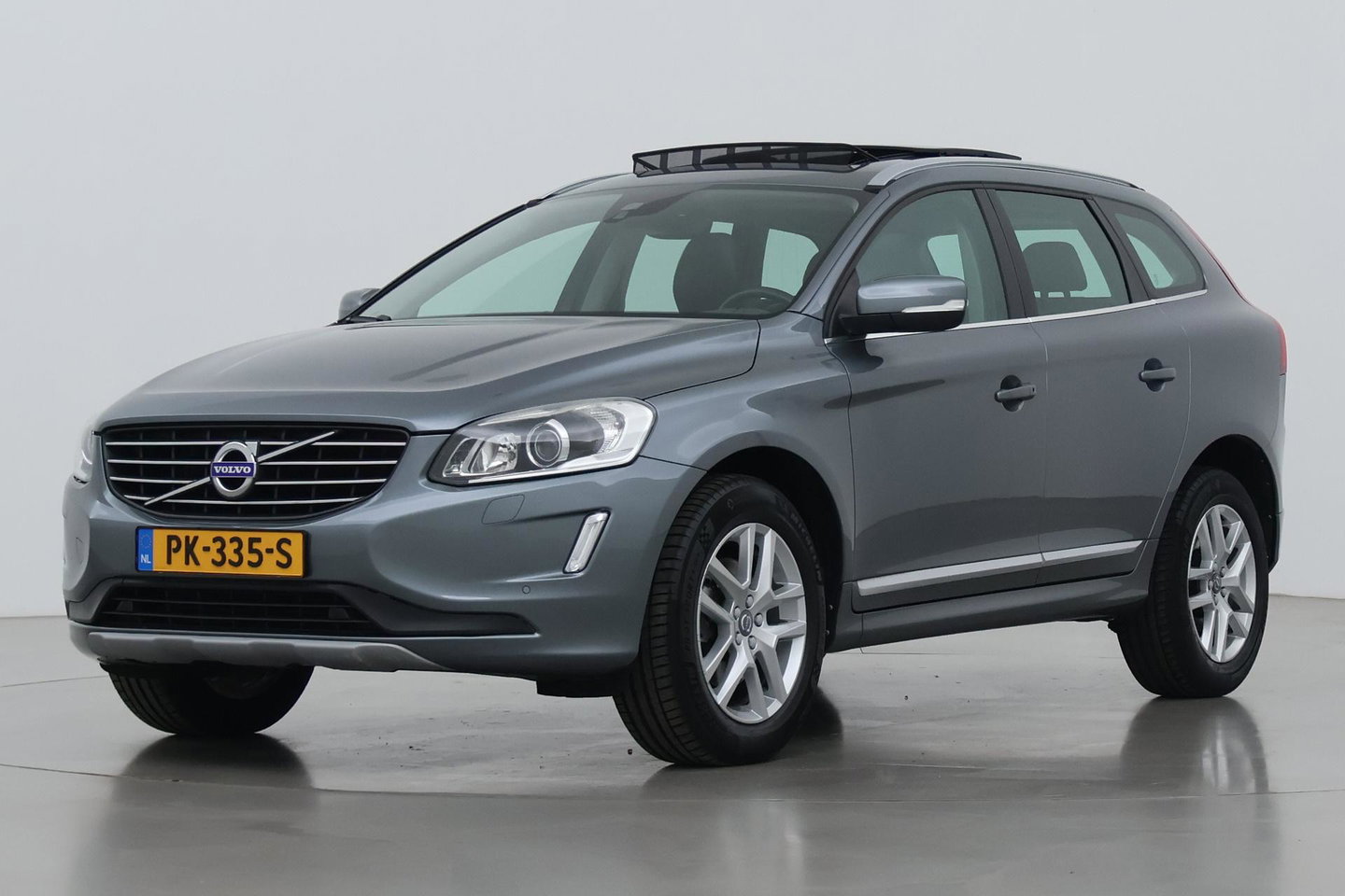 Volvo XC60 T5 Polar+ | Panoramadak | Trekhaak | Camera | Parkeerverwarming | Elektrische Stoelen | Stoelverwarming | Xenon | PDC Voor+Achter