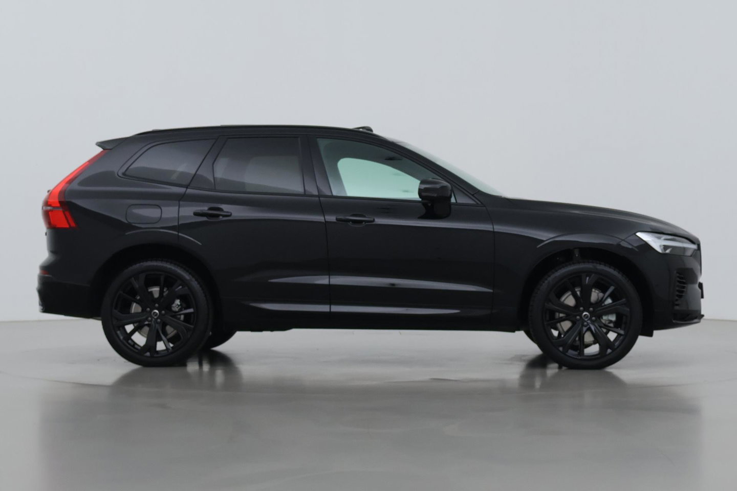 Volvo XC60 T8 Plug-in hybrid Ultra Black Edition | ACC | Panoramadak | Bowers&Wilkins | Head-Up | 360° Camera | Massage+Ventilatie | 21 inch