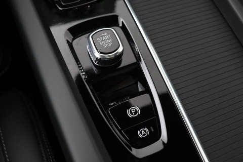 Volvo XC60 T8 Plug-in hybrid Ultra Black Edition | ACC | Panoramadak | Bowers&Wilkins | Head-Up | 360° Camera | Massage+Ventilatie | 21 inch