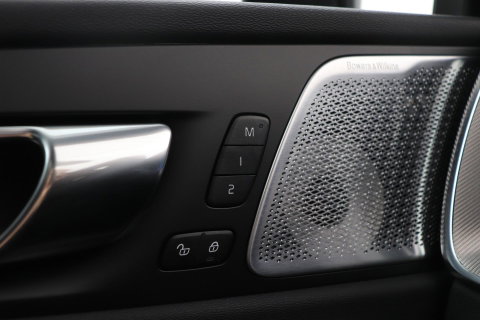 Volvo XC60 T8 Plug-in hybrid Ultra Black Edition | ACC | Panoramadak | Bowers&Wilkins | Head-Up | 360° Camera | Massage+Ventilatie | 21 inch