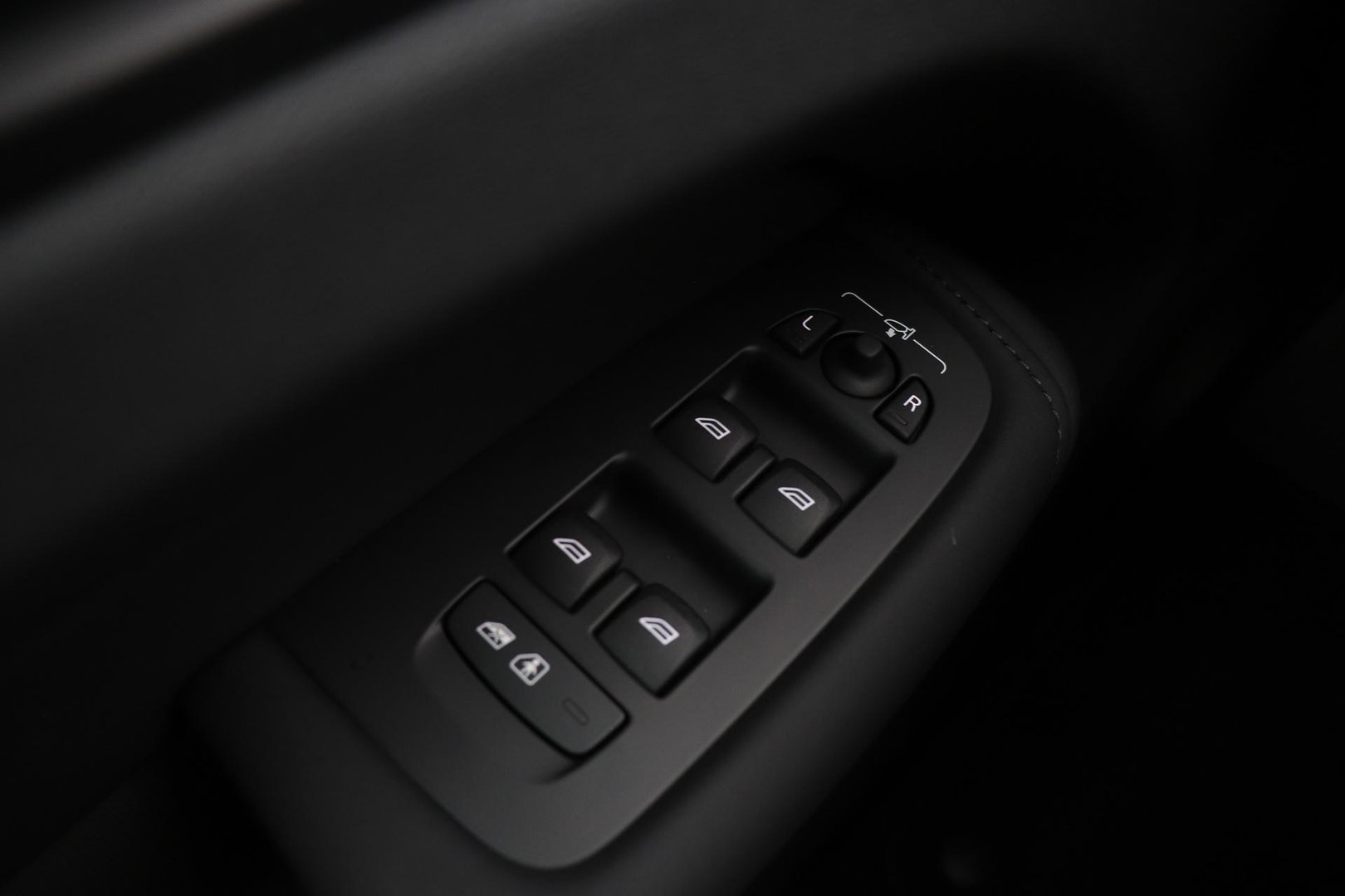 Volvo XC60 T8 Plug-in hybrid Ultra Black Edition | ACC | Panoramadak | Bowers&Wilkins | Head-Up | 360° Camera | Massage+Ventilatie | 21 inch