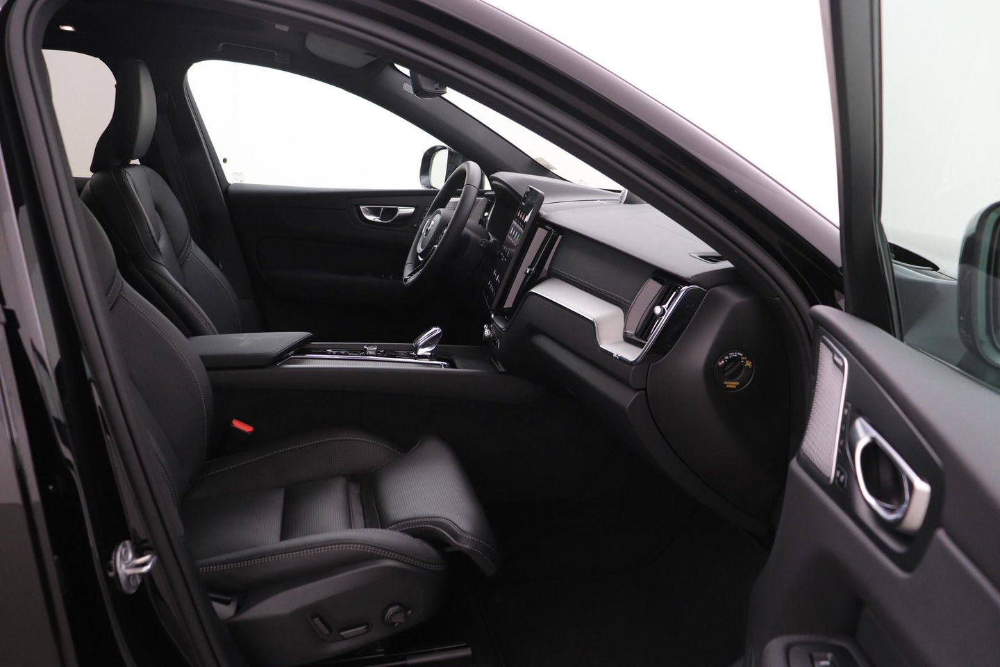 Volvo XC60 T8 Plug-in hybrid Ultra Black Edition | ACC | Panoramadak | Bowers&Wilkins | Head-Up | 360° Camera | Massage+Ventilatie | 21 inch