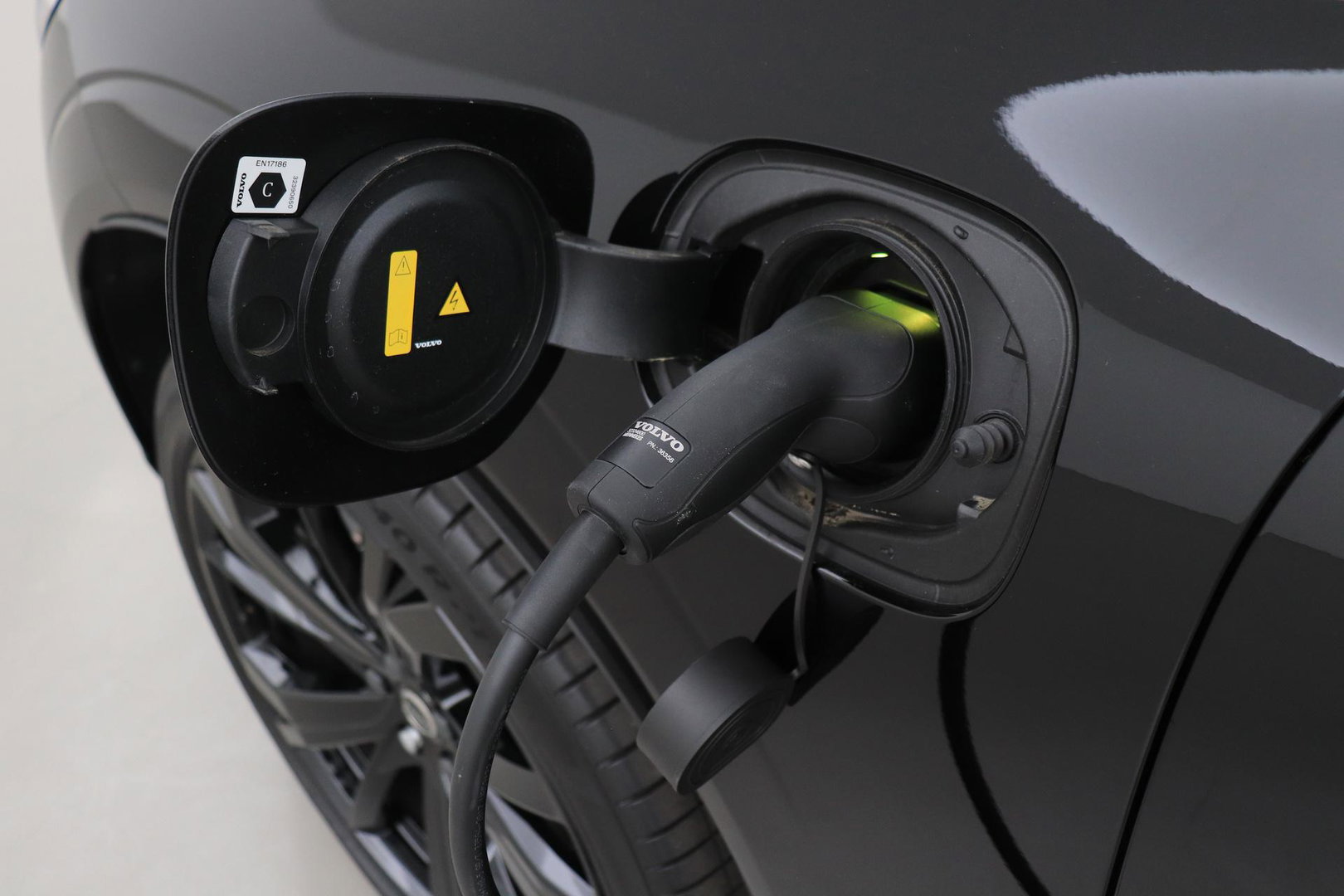 Volvo XC60 T8 Plug-in hybrid Ultra Black Edition | ACC | Panoramadak | Bowers&Wilkins | Head-Up | 360° Camera | Massage+Ventilatie | 21 inch