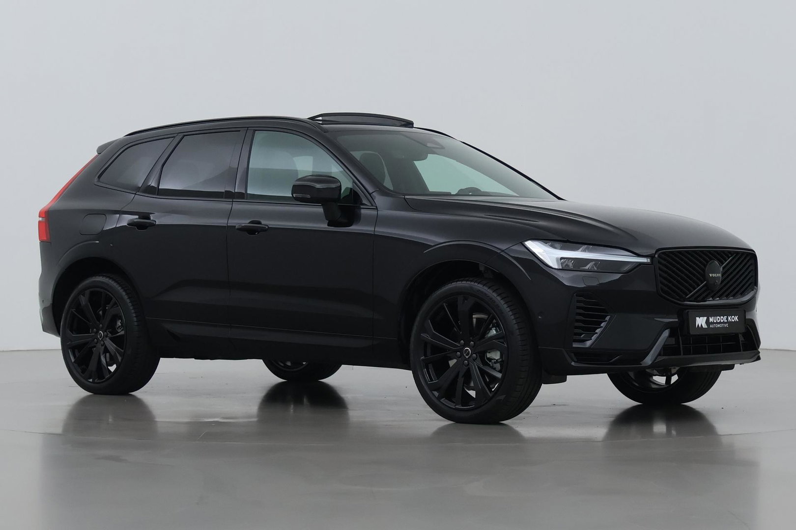 Volvo XC60 T8 Plug-in hybrid Ultra Black Edition | ACC | Panoramadak | Bowers&Wilkins | Head-Up | 360° Camera | Massage+Ventilatie | 21 inch