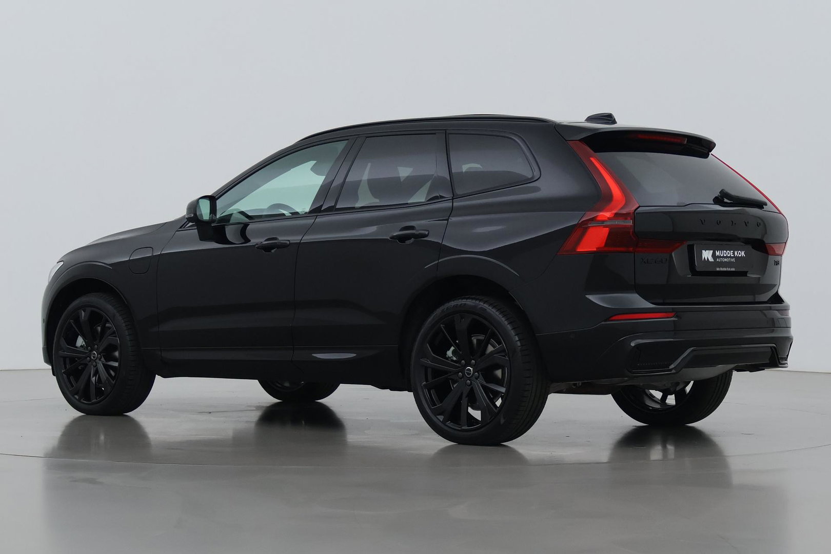 Volvo XC60 T8 Plug-in hybrid Ultra Black Edition | ACC | Panoramadak | Bowers&Wilkins | Head-Up | 360° Camera | Massage+Ventilatie | 21 inch